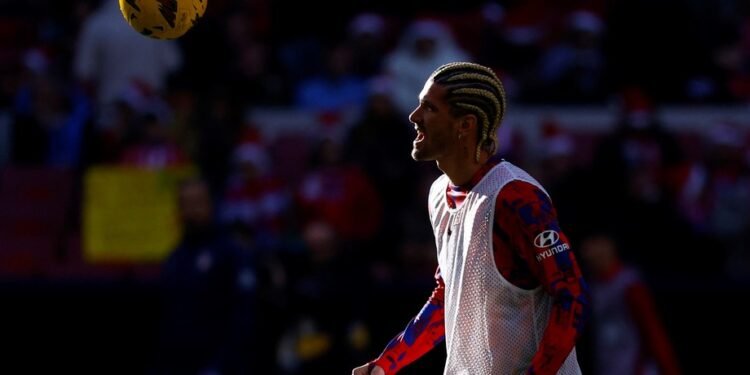 El futbolista Rodrigo De Paul sorprende con un impactante cambio de look y se convierte en tendencia: ¿se inspiró en Tini Stoessel?