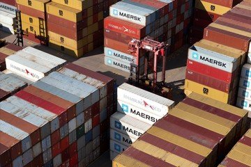 El Gobierno quita el impuesto PAIS a las importación de bienes utilizados para elaborar productos de exportación.