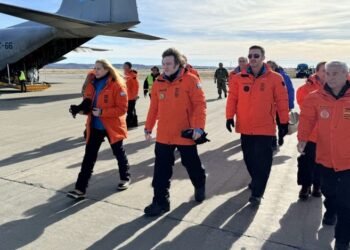 Javier Milei en Río Gallegos. La ciudad natal del kirchnerismo lo recibe con riguroso despliegue de seguridad.