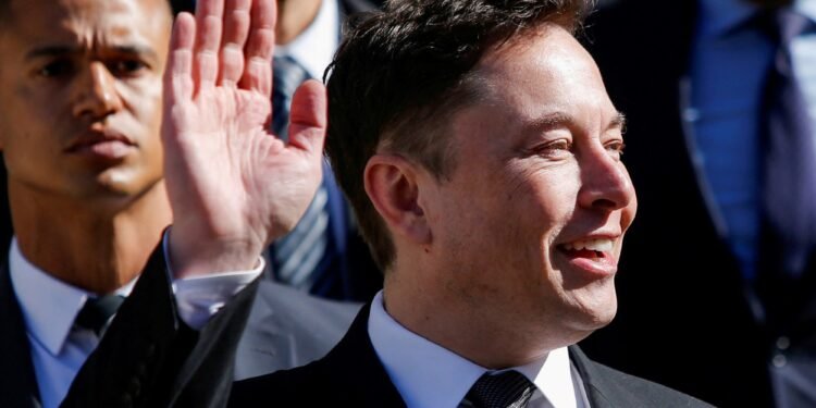 Los 5 hombres más ricos del mundo duplicaron su fortuna desde 2020