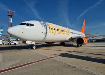 Avión de Flybondi experimenta problemas y sufre un gran golpe al aterrizar en Mar del Plata.