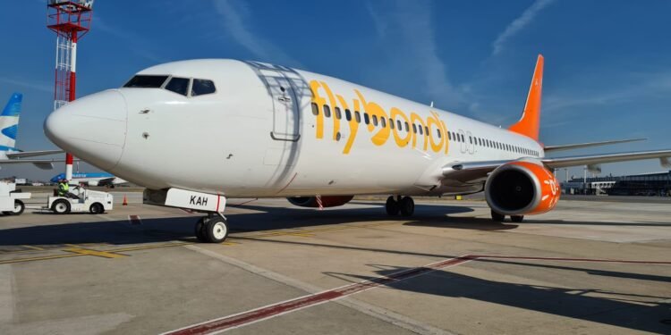 Avión de Flybondi experimenta problemas y sufre un gran golpe al aterrizar en Mar del Plata.