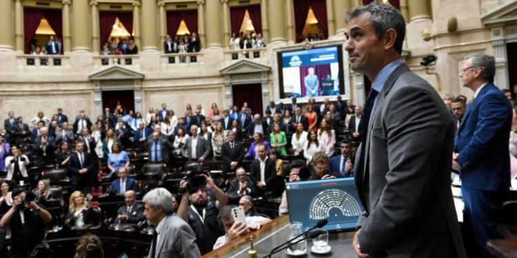 El oficialismo impulsará nuevamente la ley de reforma laboral durante las sesiones ordinarias.