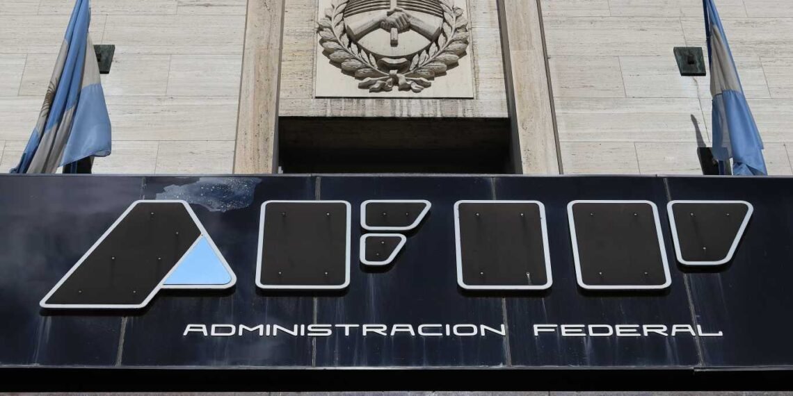 AFIP dará un contundente paso para aliviar a los contribuyentes: suspenderá juicios de ejecución fiscal y medidas cautelares, anuncia Luis Caputo.