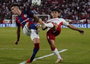 El clásico entre Huracán y San Lorenzo fue una fiesta en las calles pero tedioso adentro de la cancha.