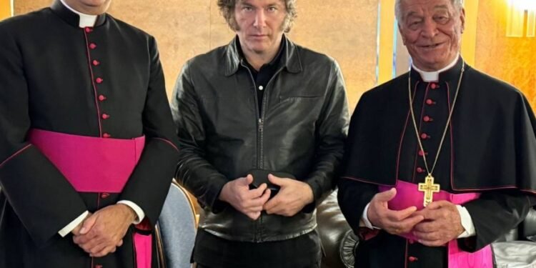 El Presidente Milei, recibido por representantes vaticanos