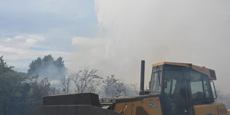 “Provincia mantiene un amplio despliegue de recursos para contener el incendio en la Cordillera”