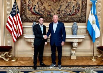 Provincia acordó trabajar en conjunto con los Estados Unidos en el marco de los incendios en la Cordillera