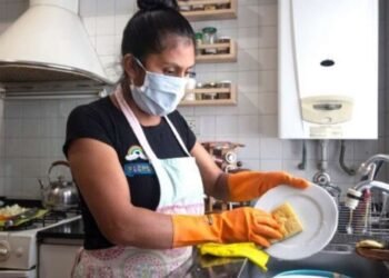 El aumento salarial de los trabajadores del servicio doméstico para febrero 2024. ¿Cuánto pasaran a cobrar?