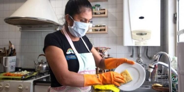 El aumento salarial de los trabajadores del servicio doméstico para febrero 2024. ¿Cuánto pasaran a cobrar?