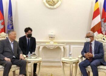 Booyoung Group ofrece a sus empleados bonificación de US$ 75,000 para fomentar la paternidad y maternidad.