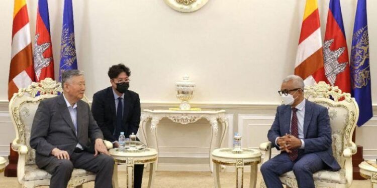 Booyoung Group ofrece a sus empleados bonificación de US$ 75,000 para fomentar la paternidad y maternidad.