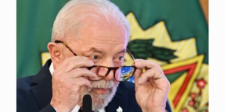 Lula da Silva hace cambios en la Agencia Brasileña de Inteligencia mientras se investiga presunto espionaje.