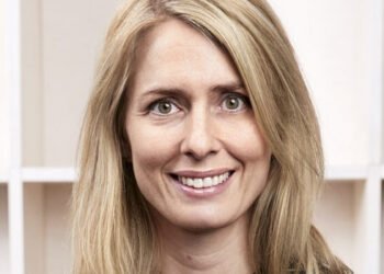 Renuncia sorpresiva de la directora ejecutiva de H&M tras enfrentar periodos intensos de trabajo.