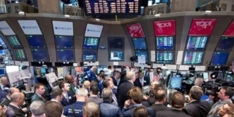 Tres bancos en Wall Street predicen el futuro del dólar, la inflación y los ajustes en Argentina.