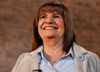 Prefecto ejecutado a tiros en Villa Fiorito y Patricia Bullrich promete buscar justicia implacablemente.