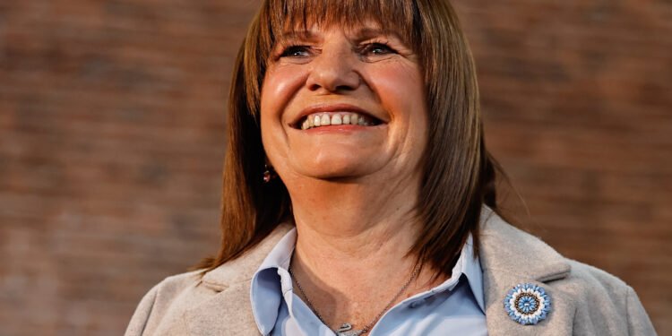 Prefecto ejecutado a tiros en Villa Fiorito y Patricia Bullrich promete buscar justicia implacablemente.