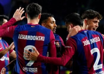 El Barcelona avanza a cuartos de final de la Champions League tras cuatro años.