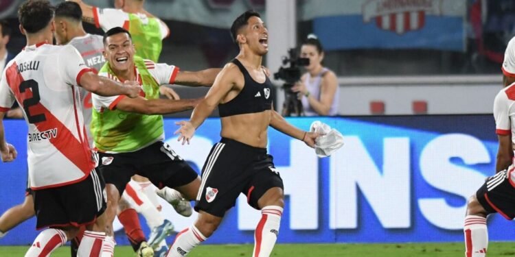 River se corona campeón de la Supercopa Argentina en un emocionante partido contra Estudiantes.