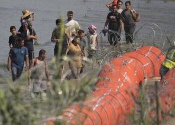 México alerta sobre posible tensión con EE.UU. ante implementación de polémica ley de inmigración en Texas