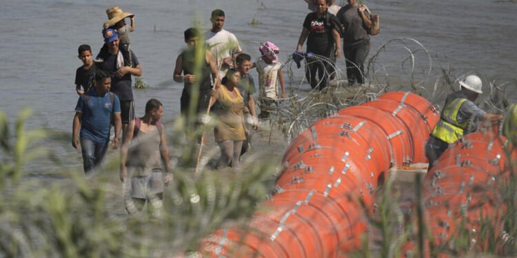 México alerta sobre posible tensión con EE.UU. ante implementación de polémica ley de inmigración en Texas