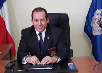 Exdirector de la Policía de Investigaciones de Chile es enviado a prisión preventiva por decisión de la Justicia.