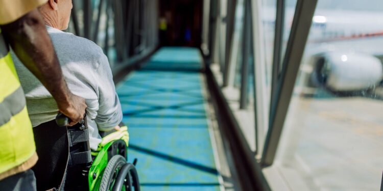 Aerolíneas en Estados Unidos podrían enfrentar multas por pérdida de sillas de ruedas.