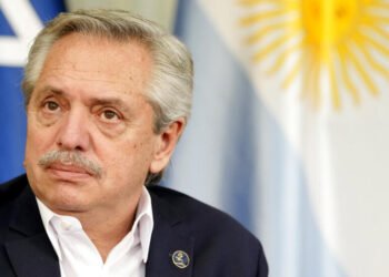 Alberto Fernández rechaza investigación judicial por presunta malversación de fondos en su contra.