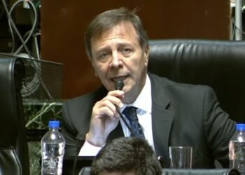 Oscar Zago afirma que había una intención de suspender la sesión de mañana.