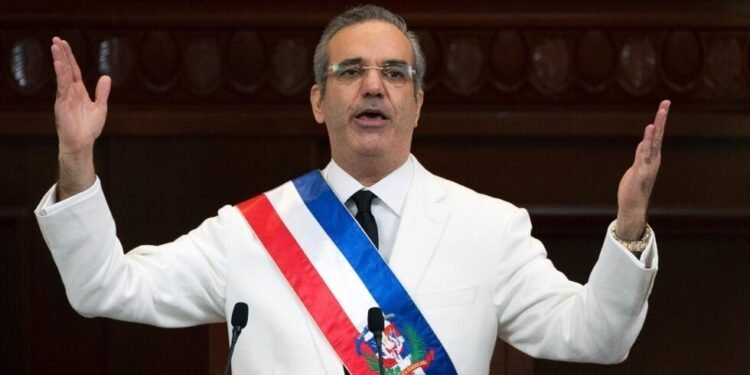 Abinader destaca avances en economía y lucha contra el crimen en su rendición de cuentas en República Dominicana.