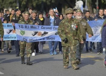 Funcionario de Villarruel afirma que desfile militar por la Guerra de Malvinas no se realizará por su elevado costo.