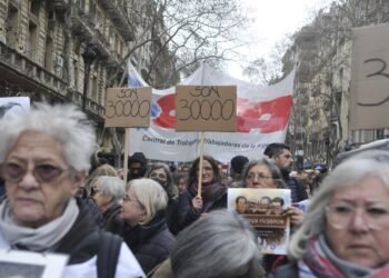 Dirigentes de PRO y UCR cuestionan postura del oficialismo sobre el 24 de marzo y la dictadura.