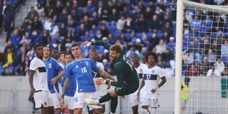 Debut del arquero argentino, Javier Burrai, en Ecuador.