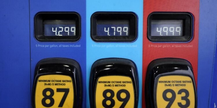 Los precios de la gasolina en EE.UU. siguen en alza.