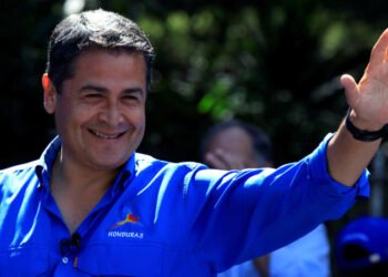 Juan Orlando Hernández, expresidente de Honduras, es declarado culpable en un juicio por narcotráfico.