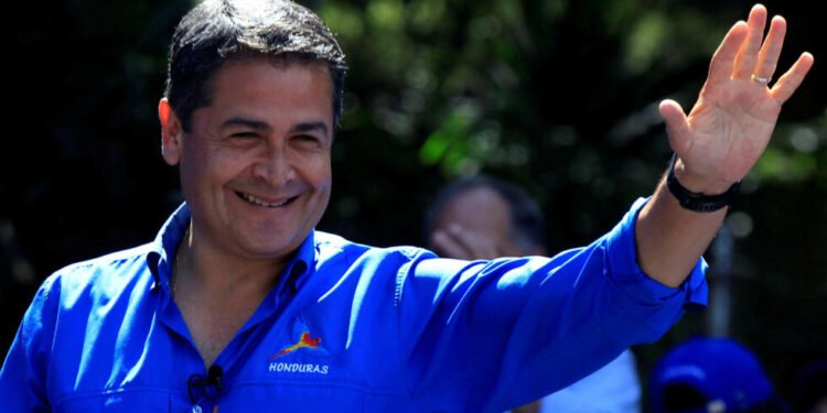 Juan Orlando Hernández, expresidente de Honduras, es declarado culpable en un juicio por narcotráfico.