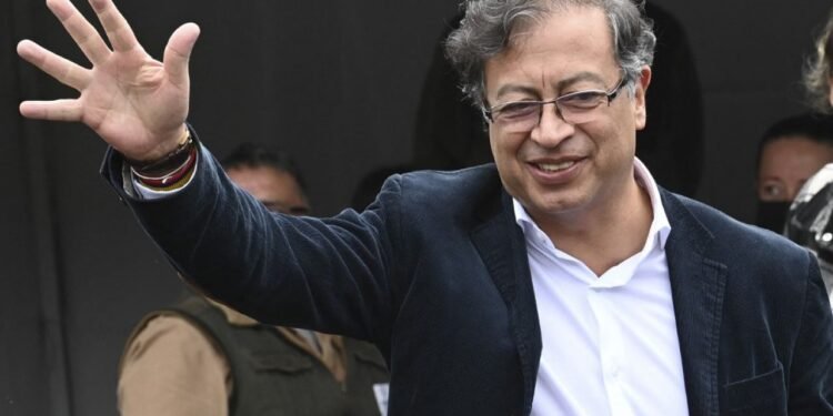 Gustavo Petro propone Asamblea Constituyente en Colombia.