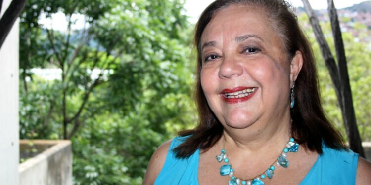 Corina Yoris sin posibilidad de inscribir su candidatura en un acto polémico. Denuncia una grave violación a los derechos de millones de venezolanos.