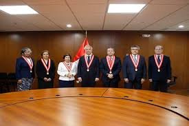 La Junta Nacional de Justicia de Perú repone a dos magistrados inhabilitados por el Congreso.