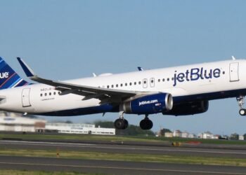 JetBlue introduce nueva política de precios para el equipaje facturado.