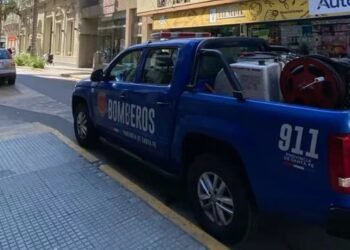 Dos estudiantes hallados sin vida en un departamento de Santa Fe: sospechas de fuga de gas.