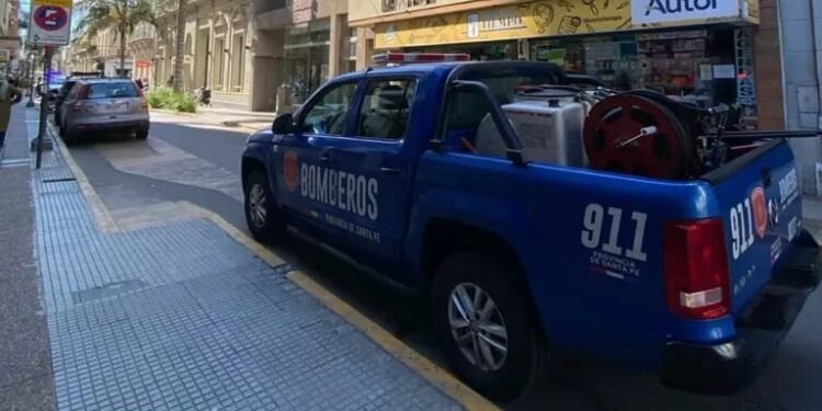 Dos estudiantes hallados sin vida en un departamento de Santa Fe: sospechas de fuga de gas.