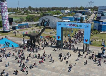 Polémica por cierre temporal de Tecnópolis y supuestas irregularidades en muestra automotriz.