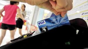 Casi un 15% de la Generación Z tiene sus tarjetas de crédito completamente saturadas