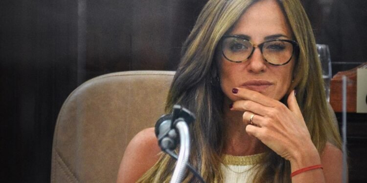 Capital Humano posee 50 camionetas nuevas sin utilizar: denuncia de Victoria Tolosa Paz.