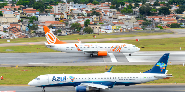 Gol, la aerolínea brasileña, busca fusionarse con su rival Azul en un ambicioso acuerdo.
