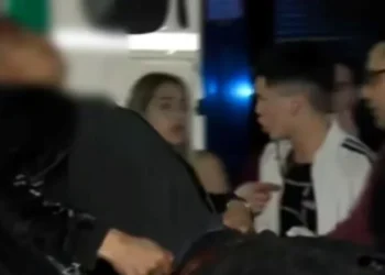 Adolescente de 17 años resulta herido tras incidente de disparos en la puerta de un boliche en Palermo