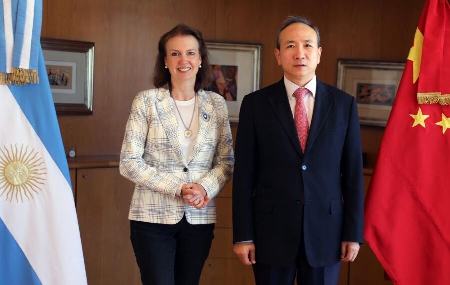 El Gobierno renueva el swap con China y protege las reservas de manera oportuna.