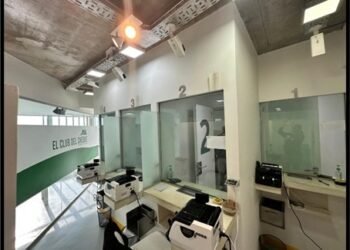 Descubren 15.000 dólares y 2.000.000 de pesos en operativo contra financiera en Nordelta