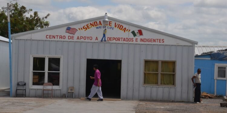 Aumento previsto de migrantes en albergue de ciudad fronteriza de México tras acción ejecutiva de Biden